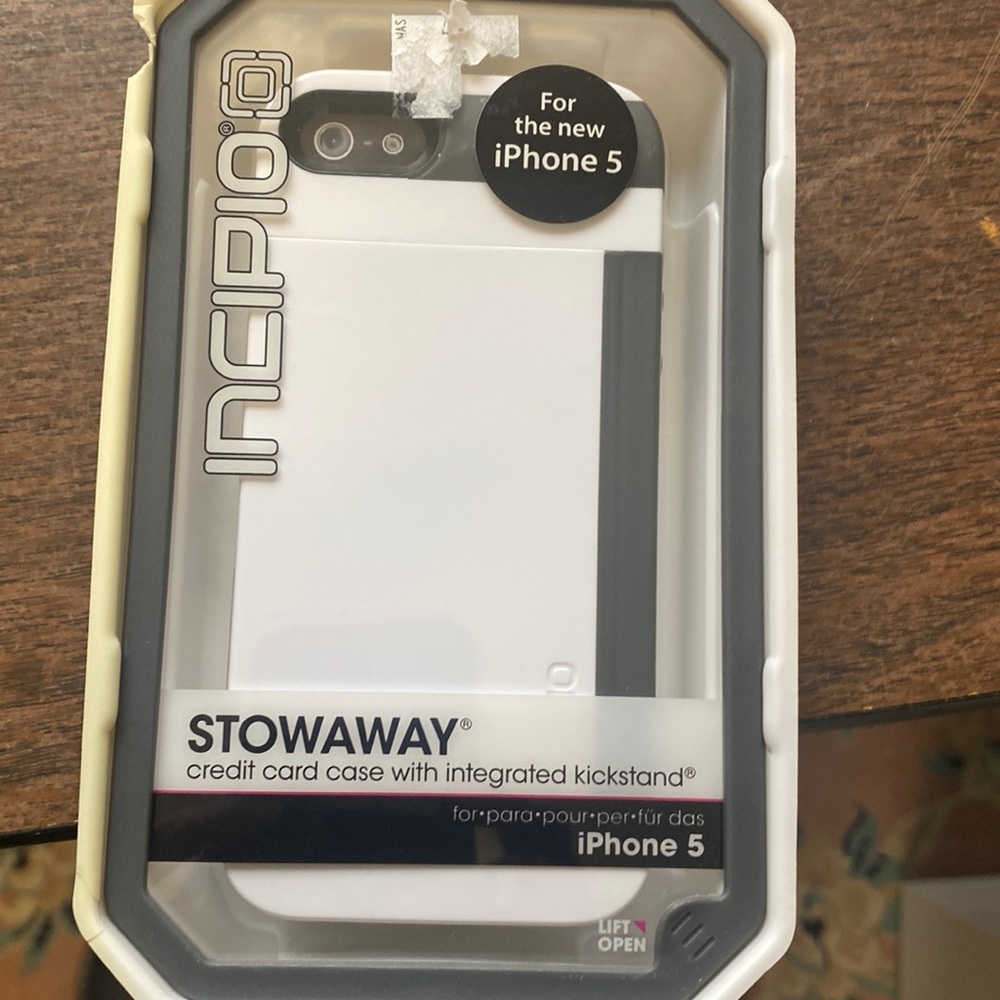 New iPhone 5 white stowaway case